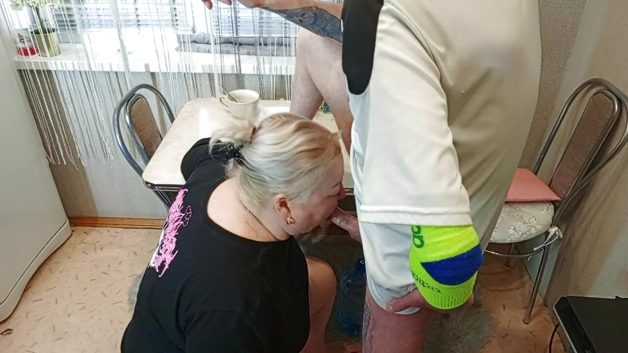 in the afternoon, I fuck my neighbor in the mouth in the kitchen and cum