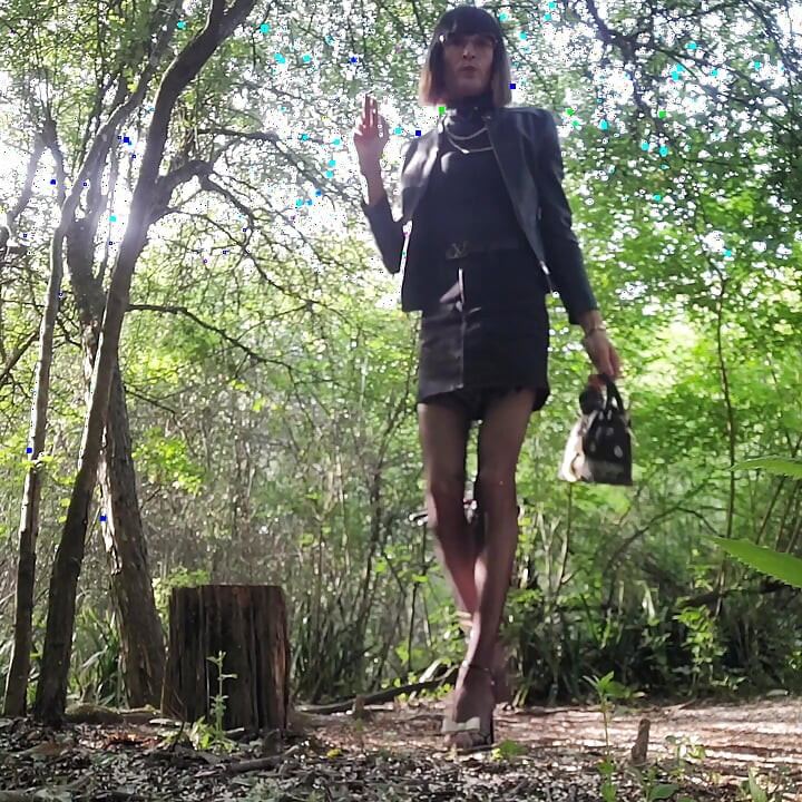 The GRAND⭕️TOUR of the Napoleon car park in the Forêt de BRUNOy. Show off your JeaN's mini-skirt, open cup. VaneSsaBiTCHx PariSChienneTrvprod⁹¹