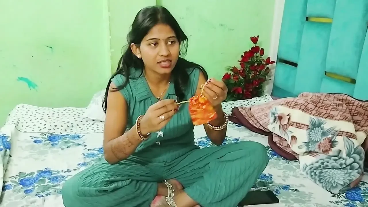 Chachi Accidently Sent Nude Pics To Her Bhatija, Stepson Ask Her For Fuck And She Fucked By Bhatija In Hindi Audio