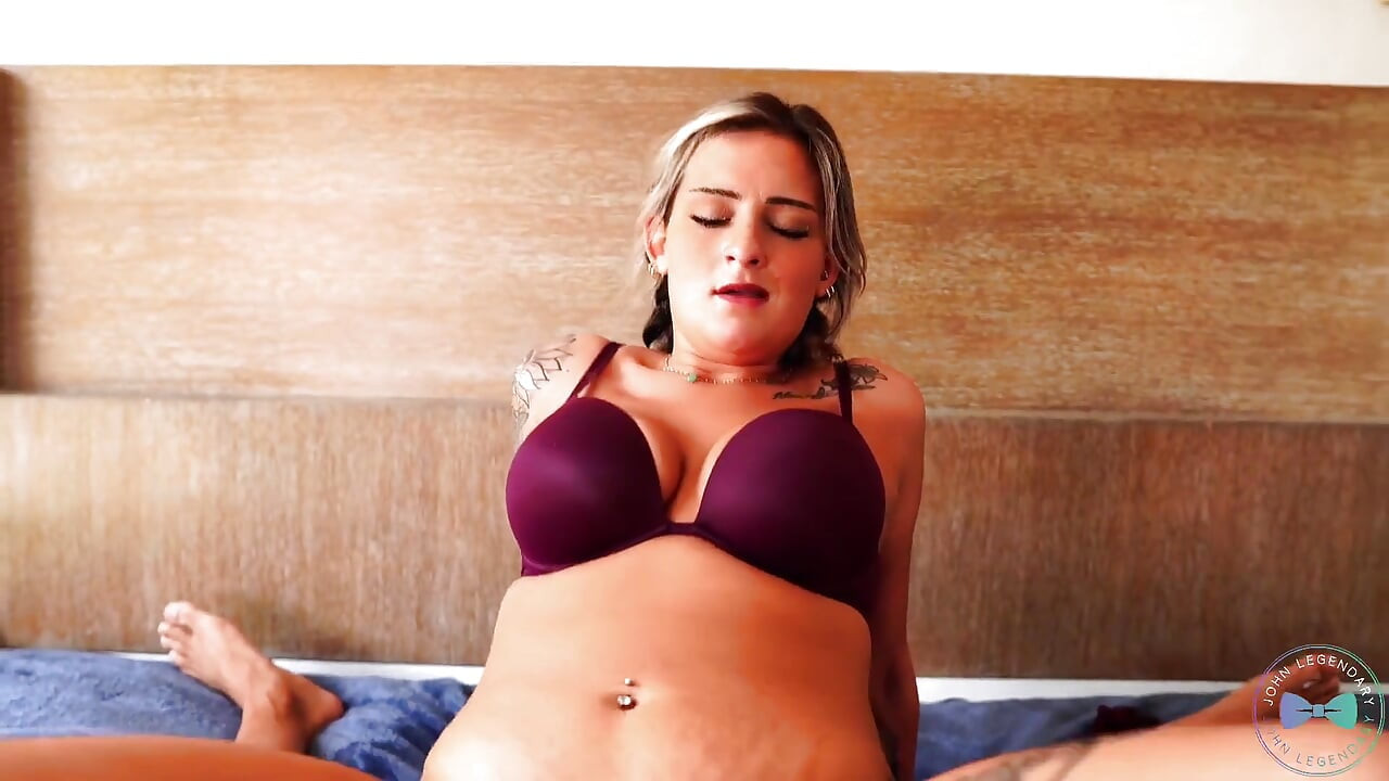 Cheating Hotwife Gets BBC Creampie to Take Home to Husband