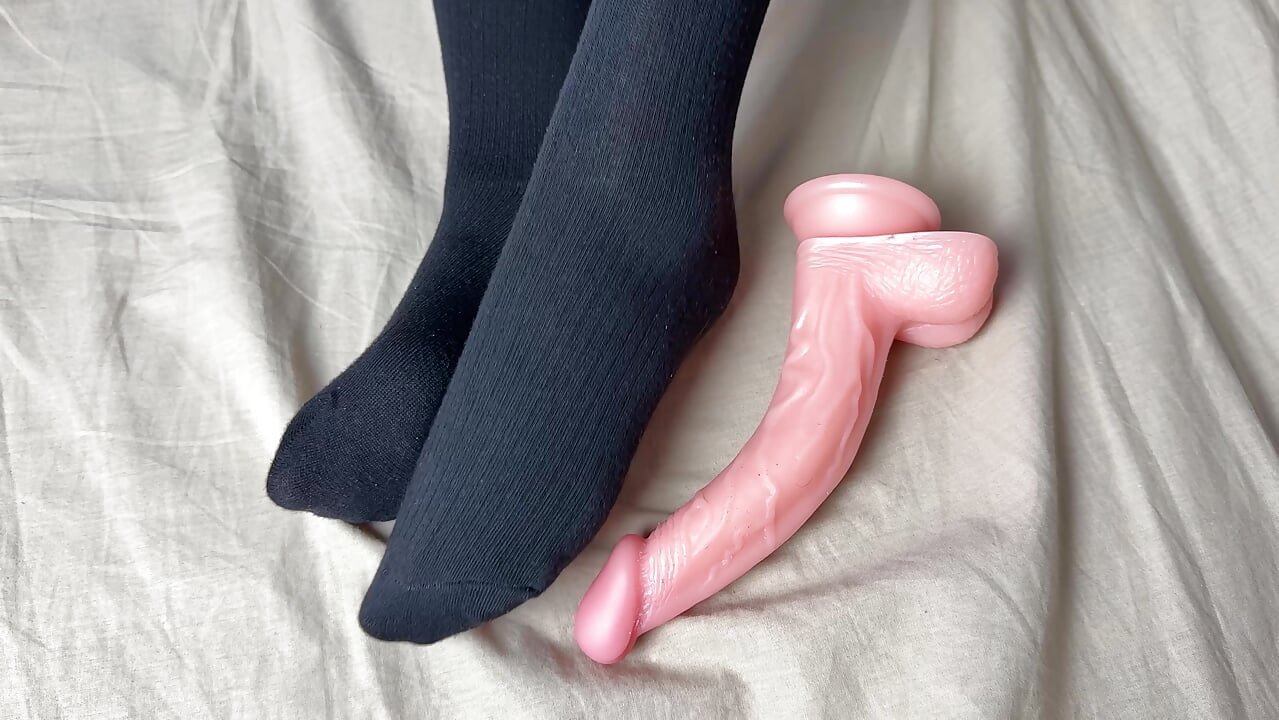 Solo girlfriend with rubber dick toy