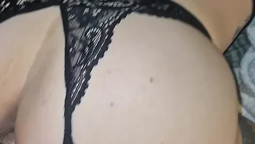 Seksi sürtük pompalanmayı ve genişletilmeyi seviyor