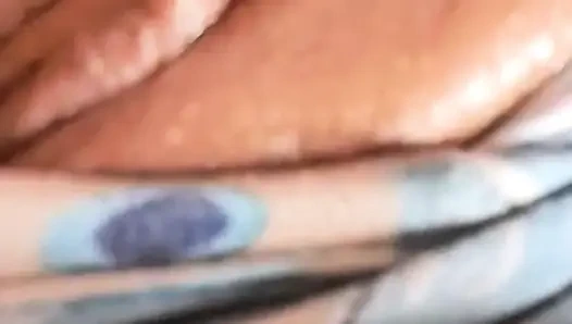 Latin kadın fışkırtana kadar mastürbasyon yapıyor