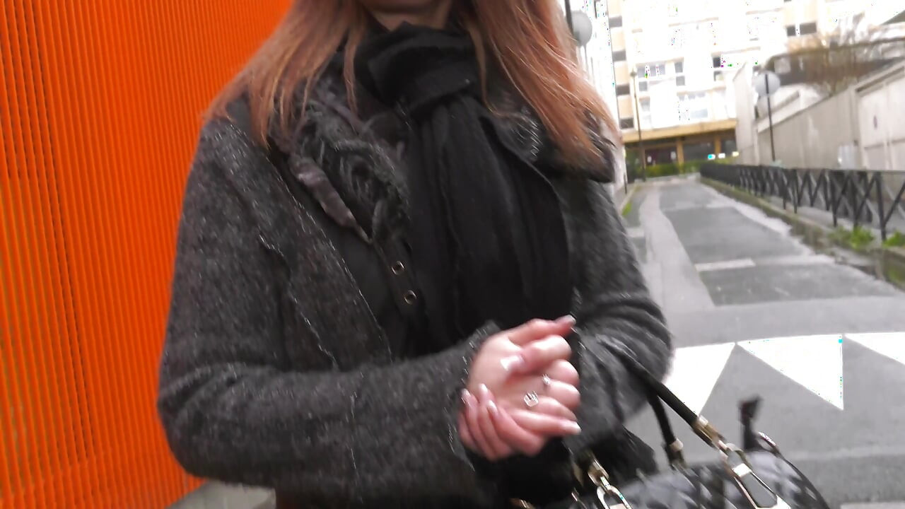 Elegancka francuska milf dostaje to głęboko w dupę