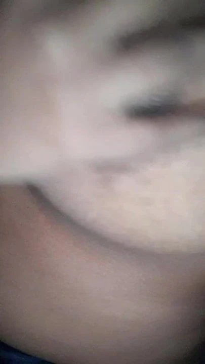 Ласкающие собственные сиськи