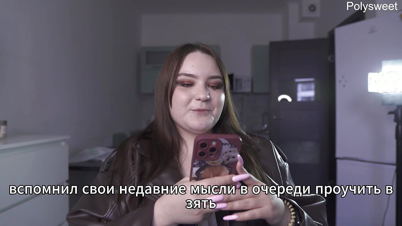 Historia porno - Była naga bawiła się ze sprzedawcą, podczas gdy klienci szedł (rosyjski, lekka femdom, naga publicznie)