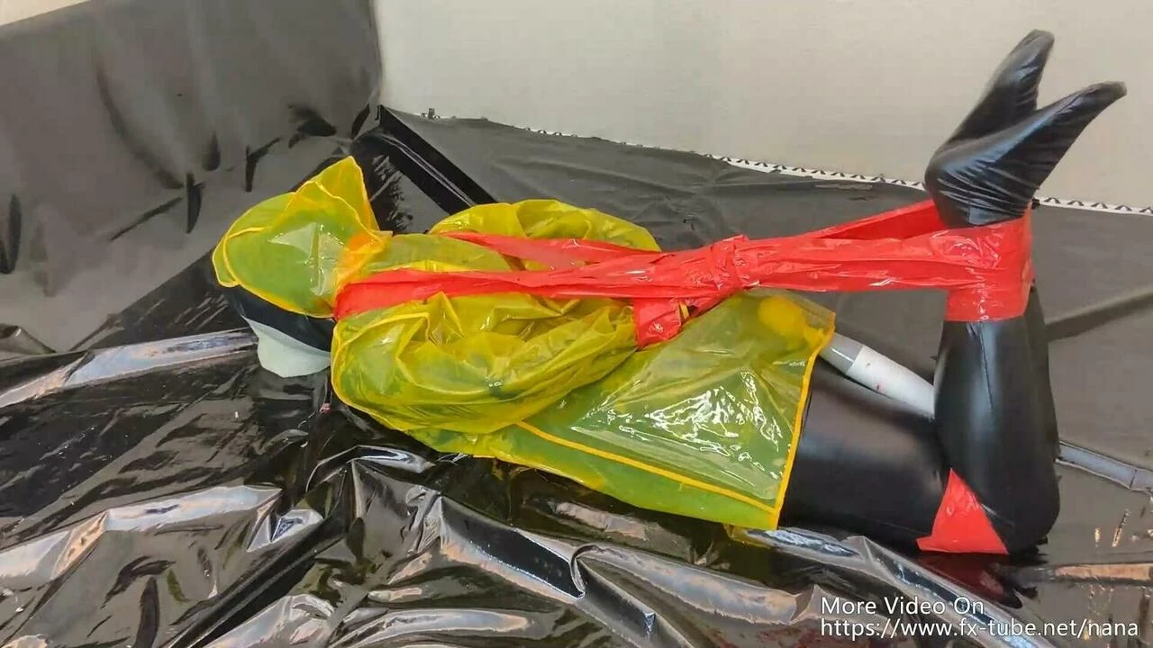 Nana 风格的雨衣 hogtie 束缚和玩耍
