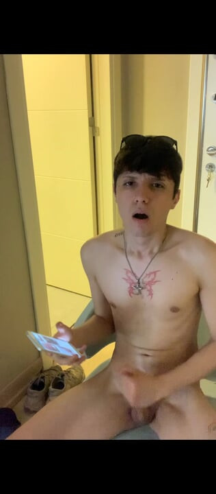 Watch me trying so hard to cum