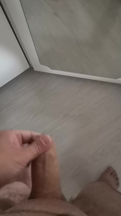 Aynaların önünde oynuyorum