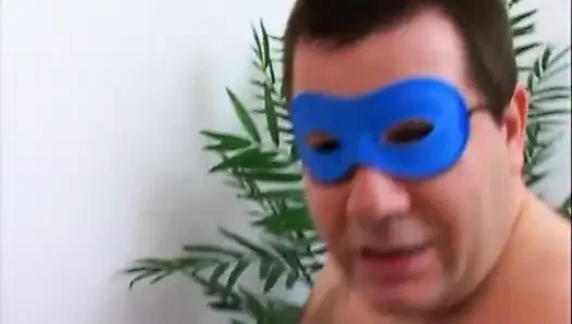 Tante seksi dengan masker ini dientot habis-habisan sama kontol besar amatir sampai dicrot di dalam