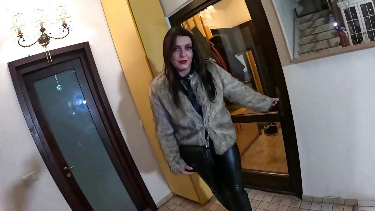 Fetiș de lux cu blană și piele - oral adânc în gât, spermă dublă și muie pasională ep. 326