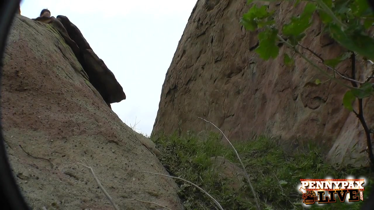 ペニー・パックスとサラ・シェボンの素晴らしいハイキングハメ撮り3p
