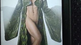Charlotte Flair desnuda bajo la cuerda homenaje