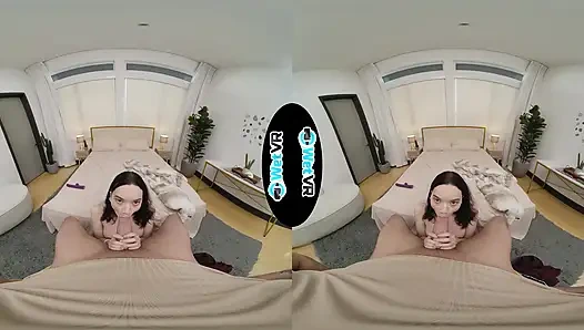 Юная горничная шлюшка голодна до члена после уборки весь день