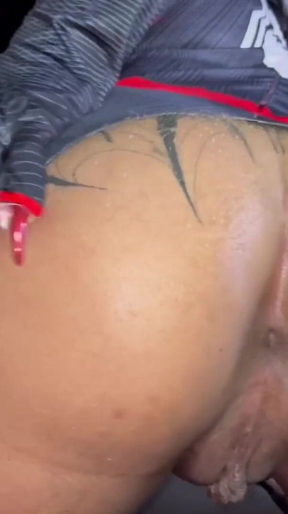 MARYJANE CHEIA DE TESÃO TERMINANDO COM O PAU PRESO NA BUNDA E NA BOCA | Clipe 1