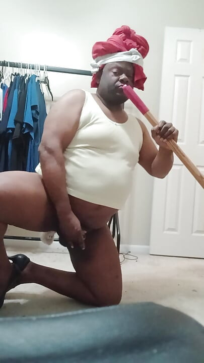 SUCK SOME DICK EAT BOOTY LICK LEGS KISSFEETSEXY