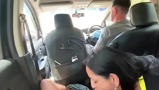 Arabada oral seks ve gavat her şeyi gördü