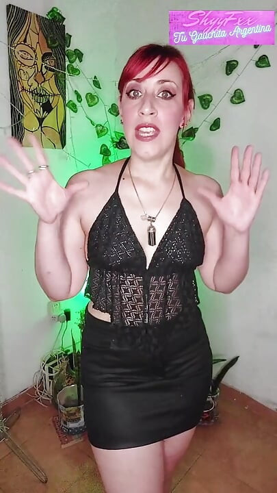 Saya membuatkan cuckold saya memilih thong supaya saya boleh mengongkek lelaki lain!!