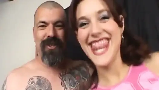 Horny Brunette Sucks and Gets Eaten Out in Hot Amateur Video