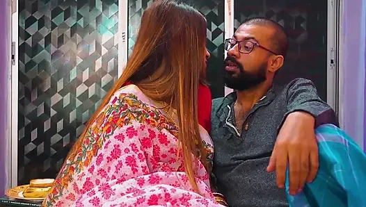 Chacha ke sauteli beti ko hotel room me choda