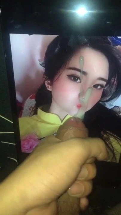 My Bf cum on pic of my sis Vietnam