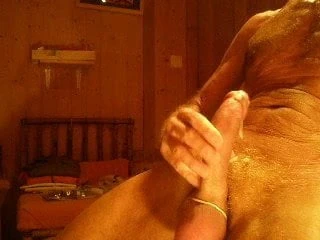 Ich schieße eine große Ladung heißes weißes Sperma auf meinen Busch