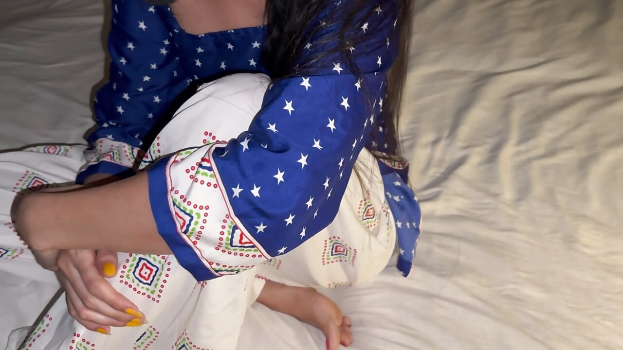צ'אצ'י נה סיקאיה צ'ודאי קרנה, מיין אור מרי צ'אצ'י נה הוטל מי קיה שותפה למיטה
