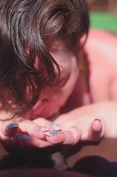 Semaj Media BBW Kylie αρέσει να πιπιλίζει πούτσα δίπλα στην πισίνα!