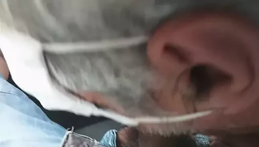 Olgun bir arkadaşın ağzına cumshot
