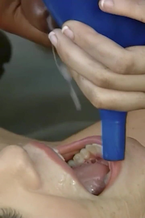 하드 갱뱅과 질싸를 사랑하는 18살 겸둥이