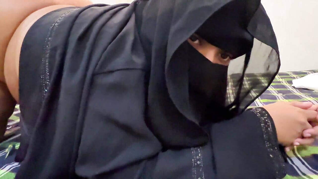 Hijab Niqab & Abaya Wearing Saudi Big Ass & Big Tits 20 Year Old Hot College Girl Want Anal Fuck