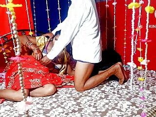 Echte dorpshuwelijksnacht, de eerste keer dat de Indische pas getrouwde bruid HQ XDESI hardcore seks heeft.