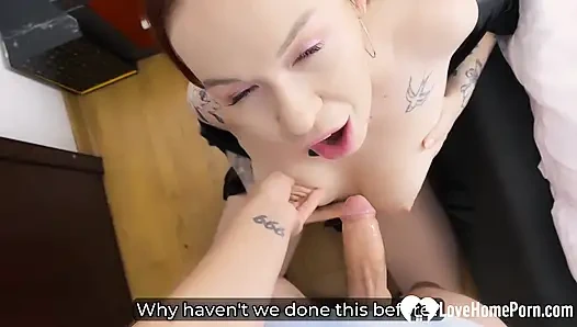 Kızıl saçlı oda arkadaşı dersten önce sikişmek istedi