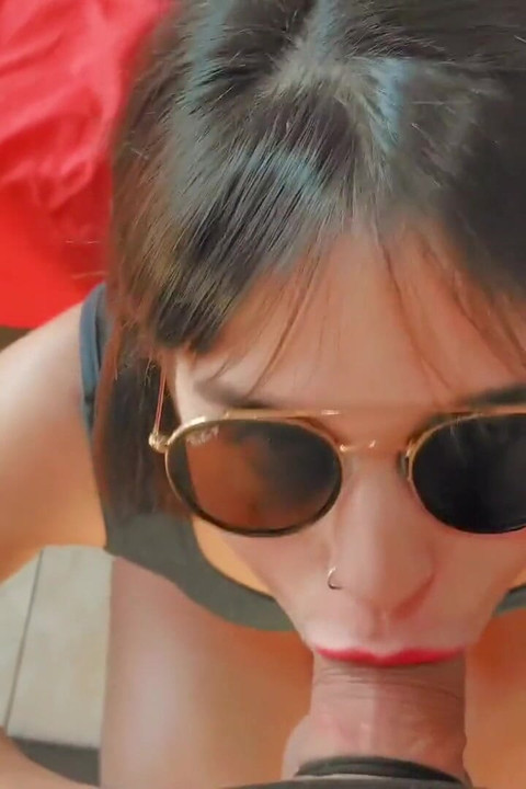 प्रशिक्षण से वापस आ रहा है और मेरे सौतेले पापा मेरी गांड और मुंह चोदते हैं