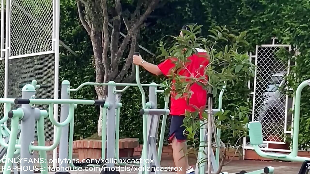 STRAIGHT ATHLETE TOOK OFF THE CONDOM AND FUCKED ME BAREBACK WITHOUT REALIZING IT, HE CAME INSIDE MY GAY ASS. CREAMPIE LATINO