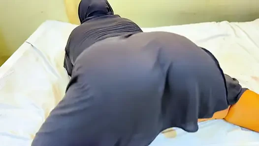 Hi, ich bin zu supper, heißes allein muslimisches arabisches mädchen, ich habe riesigen runden arsch und große behaarte muschi, kannst du mich ficken???