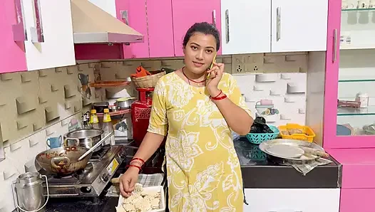 Genç üvey kız kardeşim yanlışlıkla bana çıplak fotoğrafını gönderdi, bundan faydalandım ve üvey kız kardeşimi siktim, tam Hintçe viral video