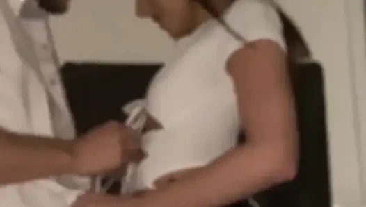 Aile Partisi Sırasında Minik Genç Üvey Kız Kardeşini Sikiyor