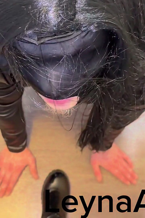 남편을 약한 여자로 변장해