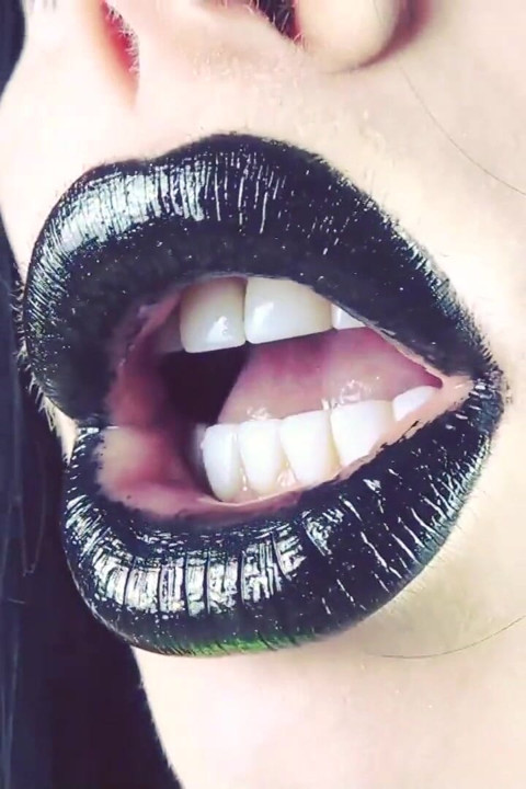 Ciuman dari asmr dengan memek mengkilap hitam