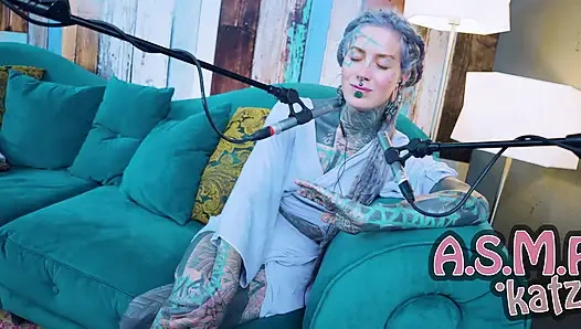 Я говорю о E - Эмпатия - подкаст ASMR, Sfw говорит готессу, худенькая девушка дредки татуированная модель, татуированная девушка