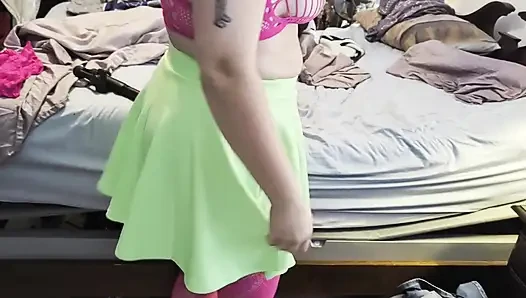 Istri hot ini lagi ngerasy baju baru!