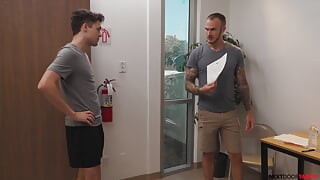 A Nextdoorstudios leragadt a mostohaapánál