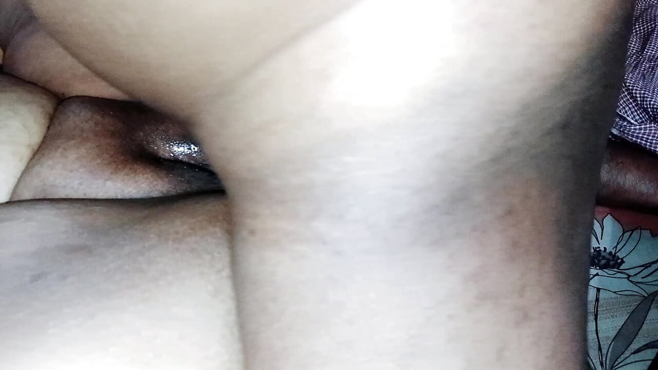 Bangla Beautiful Deshi Hot Bhabhi ko dogy Hardly fuking her pussy fingering Enjoymen time video.
