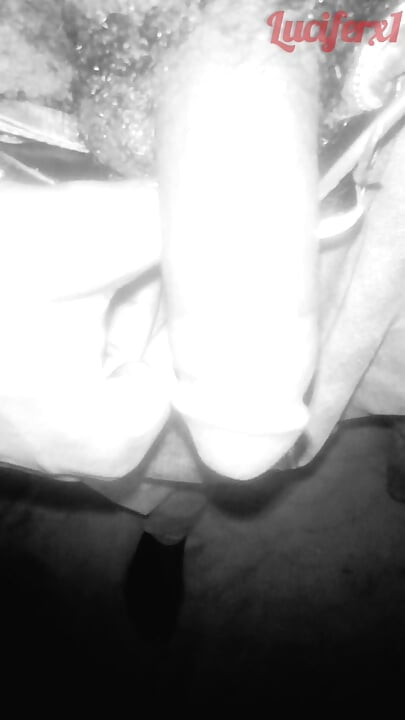 你必须看看这个漂亮的大黑奶油派