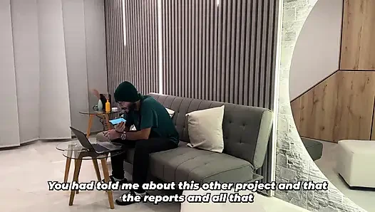 Милфа-брюнетка с большой грудью помогает своему шурину, когда его жены нету дома