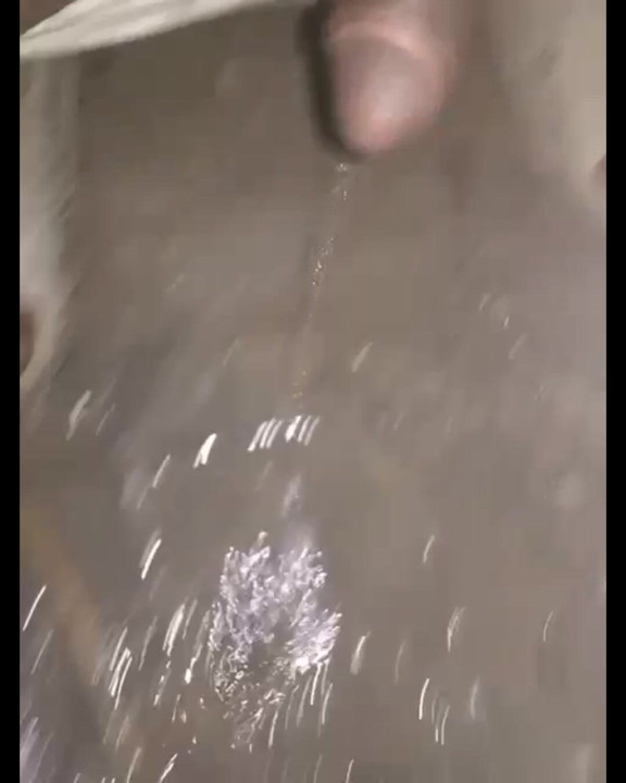 İşeme zamanı.  İşeme videosu çektim.