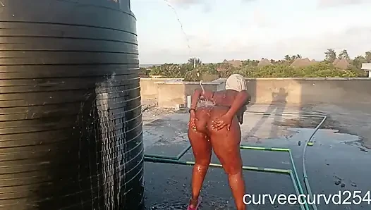 Big Booty Twerking Naked at the Rooftop