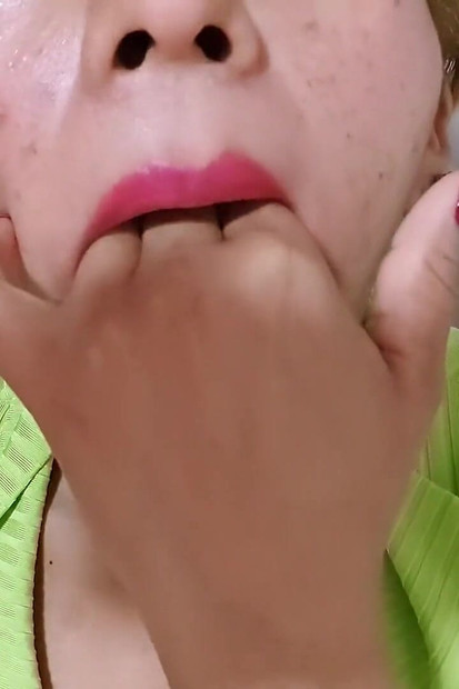 I Like to Suck My Fingers