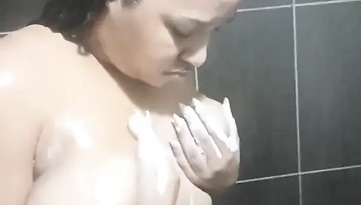 Venezuelalı bir çiftin banyoda viral videosu